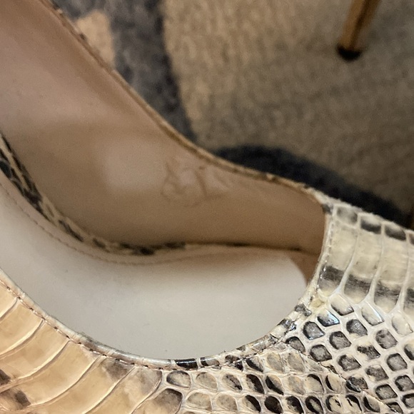 Size 36/6 Vince Camuto snakeskin heels with platform - Picture 7 of 7